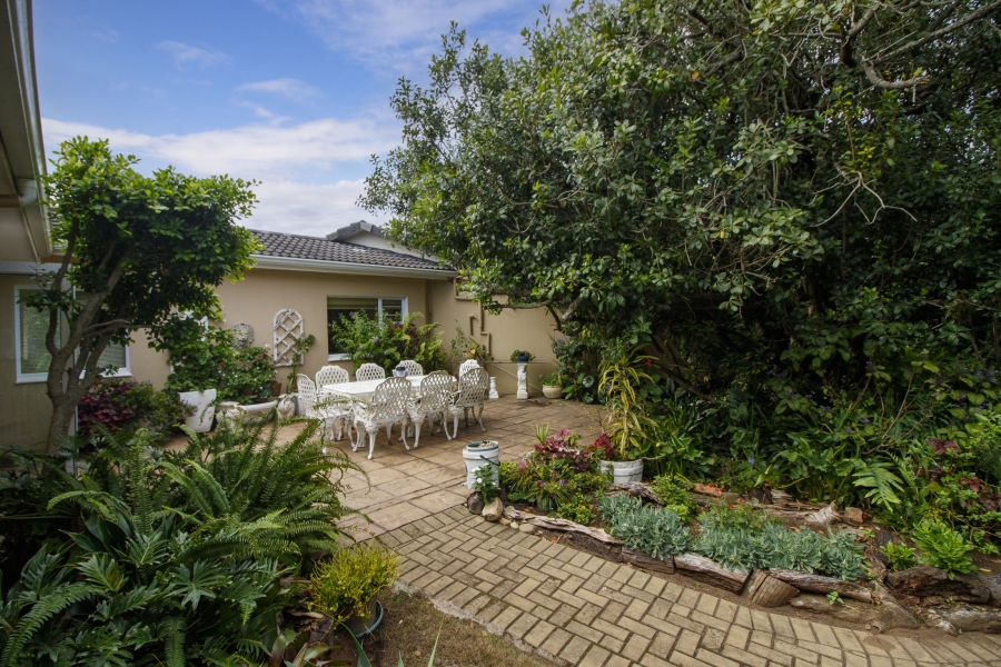 6 Bedroom Property for Sale in West Bank Eastern Cape